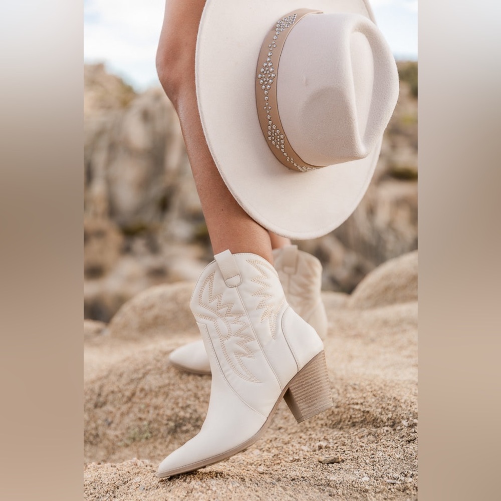 NIB Vegan Leather Embroidered Western Festival Cowgirl Cowboy Boots Booties